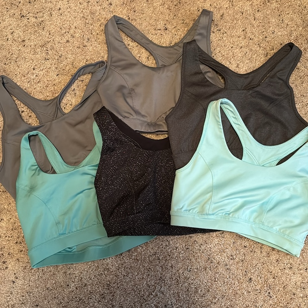 Lot of 6 sports bras Sz small excellent condition